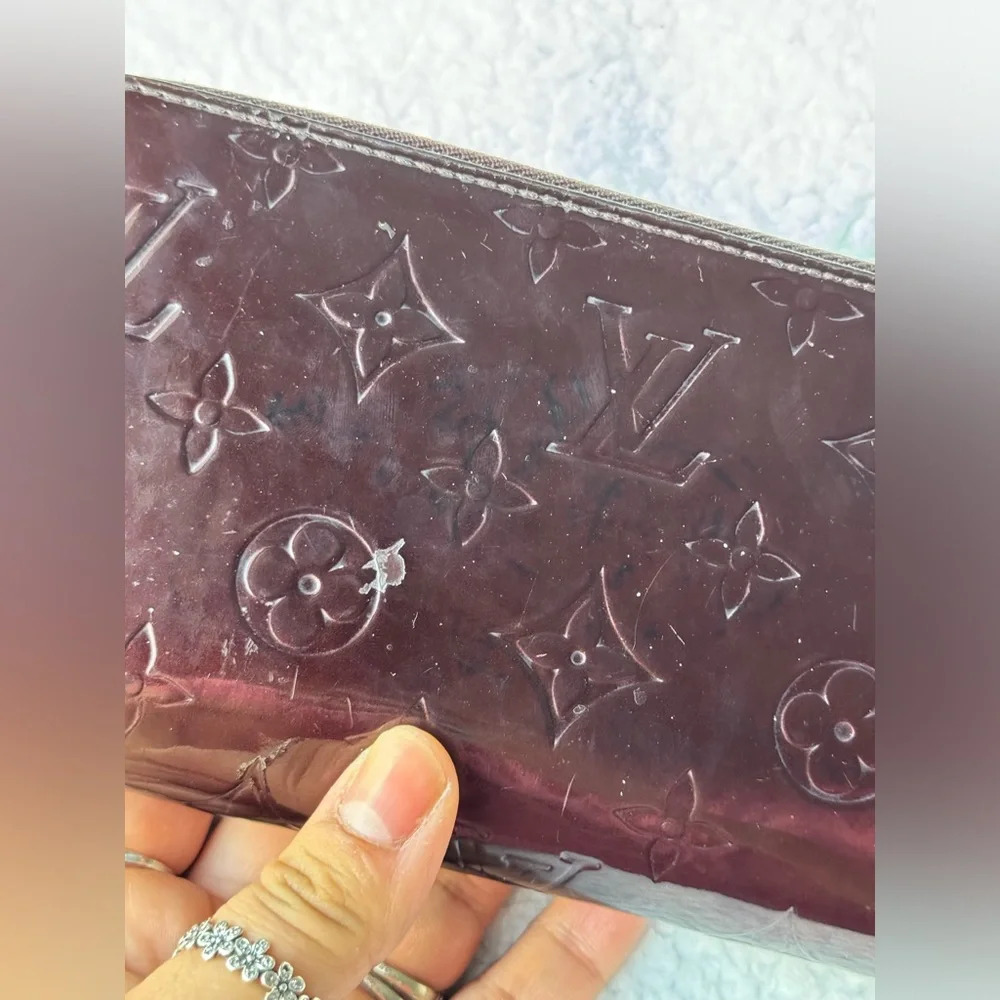 AUTHENTIC Burgundy Vernis Zippy Louis Vuitton Wallet - Picture 13 of 16